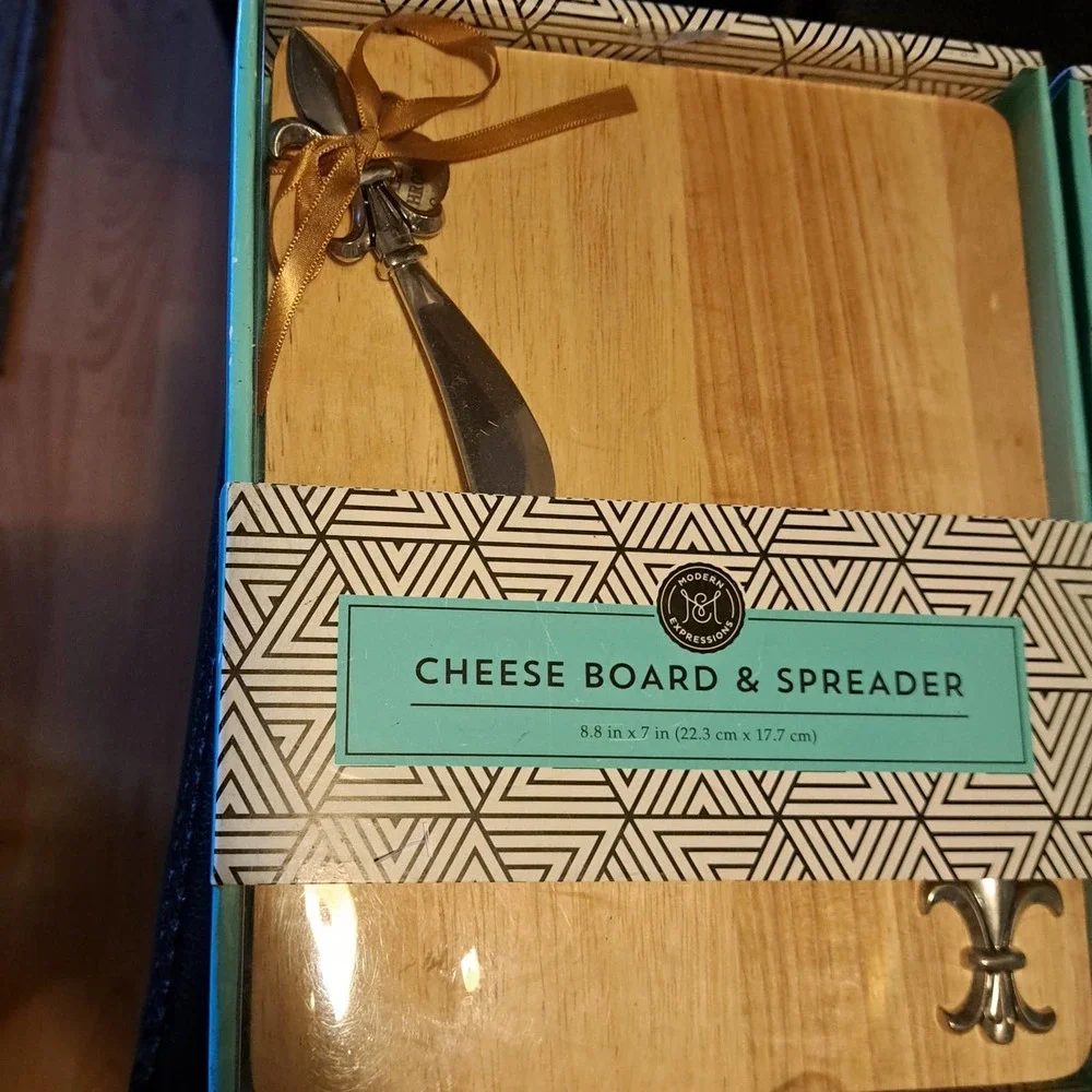 NIB - TWO Fabulous Cheese Boards with Spreaders - Cutting Boards